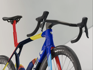 BEST Madonessss SLR 8 AXS Gen 8 Vélo de route 2025 en bleu marine fumé - Product Image 3