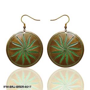 Pendientes artesanales de latón grabado con esmalte amarillo efecto rayos de sol, acabado vintage patinado, seguros para la piel y resistentes al deslustre, para mujer, ideales para fiestas. - Product Image 2