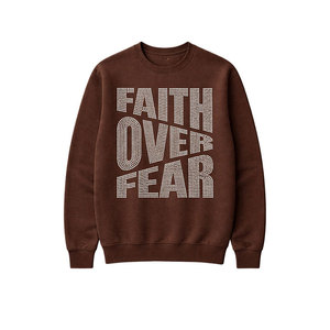 Sudadera de cuello redondo para hombre de alta calidad, color marrón, con estampado de letras con pedrería “FAITH OVER FEAR”, cómoda sudadera con capucha. - Product Image 2