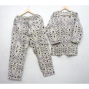 ART&ART Conjunto de pijamas 100% algodón con estampado floral hecho a mano, ropa de dormir informal de manga larga con cuello redondo para todas las estaciones - Product Image 6