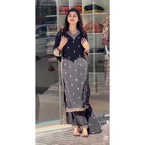 Magnifique ensemble Top-Plazo et Dupatta avec broderie lourde et travail de sequins, taille XL - Product Image 3