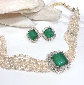 Parure de bijoux tendance en laiton plaqué or de qualité supérieure avec moissanite, collier ras-du-cou et boucles d'oreilles, collection pour femme, idéale pour mariages et soirées - Product Image 2