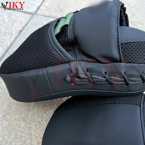 Service OEM ODM personnalisé, entraînement ergonomique des mains avec absorption des chocs haute densité, pads de boxe en cuir noir durables - Product Image 5