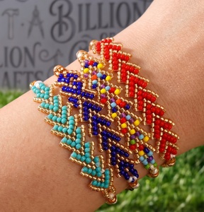 Pulsera Bohemia Hecha a Mano con Cuentas, Diseño Geométrico de Flecha, Tono Dorado, Ajustable, para Mujer, Ideal para Fiestas - Product Image 1