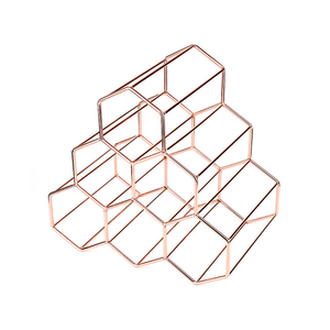 Porte-bouteilles en fer forgé noir et or, design moderne et décoratif, de haute qualité, pour présentation de vin lors de fêtes - Product Image 2