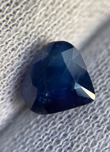 Zafiro azul natural en forma de corazón, zafiro azul para joyería, zafiro natural tratado térmicamente. - Product Image 3