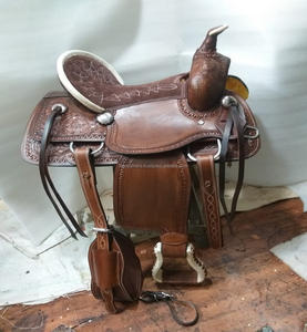 Top vente fait à la main en cuir véritable Western Barrel Racing élégant Endurance selle disponible au prix de gros avec Tack Set - Product Image 4