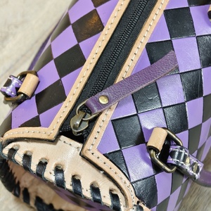 Bolso de mano Speedy de cuero genuino a cuadros morado y negro de diseñador, moderno, con asa superior y cierre de cremallera, tipo bolso de hombro. - Product Image 4