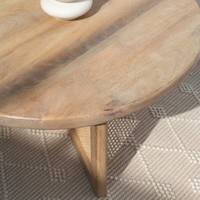 Table basse ronde en bois avec pieds en rotin Vandana Astra Cresta pour la décoration moderne du salon