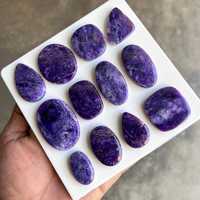 Charoite Naturelle de Qualité, Cabochon Semi-Précieux en Pierre Brute, Tailles Personnalisables (Ovale, Poire, Coussin), Matériau Quartz, Troisième Qualité
