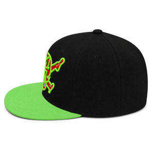 Casquette snapback noire à 6 panneaux avec visière verte et logo brodé rouge, style streetwear unisexe, chapeau décontracté - Product Image 1