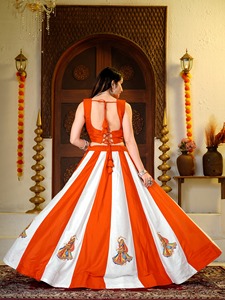 Lehenga Choli traditionnel indien pour femmes, orange et blanc rayé, brodé, robe de mariée en coton longue pour danseuses - Product Image 4