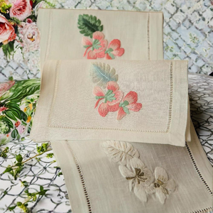 Serviette de cocktail en lin Orchid Bloom |   Serviette de table réutilisable en lin 100% naturel, écologique et de qualité supérieure - Product Image 4