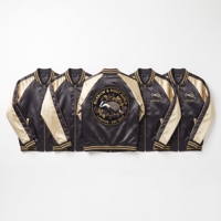 Blouson Bomber en Satin Personnalisé pour Fournisseur en Gros, Vert Forêt Beige, Broderie Sanglier, Veste de Baseball Sukajan, Vêtement d'extérieur