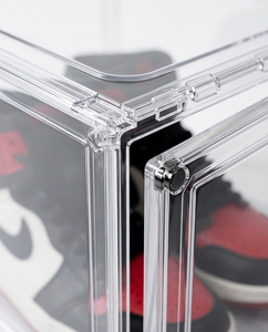 Boîte de présentation de chaussures en acrylique transparent moderne et élégante, personnalisable, facile à assembler pour une utilisation sur comptoir - Product Image 2