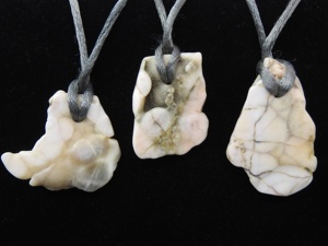 Piedra Natural de Larimar Rosa Pulida en Bruto para Colgante - Mineral Suelto para Fabricación de Collares, Tamaño del Orificio 3MM, Marca PMEGEMSBEADS - Product Image 6