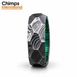 Anillo de Acero de Damasco Chimps International con Incrustaciones de Malaquita Verde, Anillo de Boda Geométrico Facetado para Hombre - Product Image 5