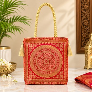 Sac fourre-tout matelassé vintage en soie à motif floral avec fermeture éclair, sac à bandoulière pour voyage et cadeau - Product Image 3