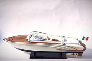 RIVA RAMA 44 PLATINUM Lancha rápida italiana de madera pintada, edición de lujo - Product Image 5