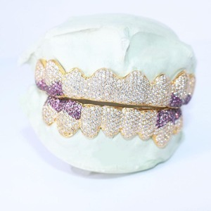 Suministro Directo de Fábrica, Grillz de Moissanita Personalizados Exclusivos, Cubiertas Dentales de Oro, Plata y Oro Rosa para Hombres y Mujeres, Disponibles para la Venta - Product Image 4