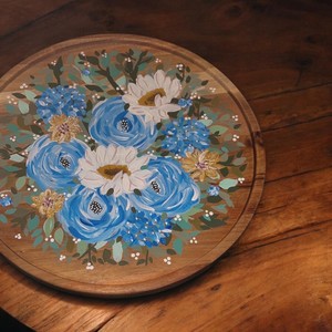 Plateau rond en bois Lazy Susan, motif végétal peint à la main, style bohème, plateau de service fait main - Product Image 5