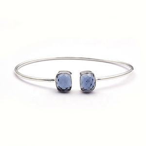 Bracelet en topaze bleue de créateur avec pierres précieuses plaqué argent forme rectangle bracelet jonc ouvert sur le devant bijoux faits à la main pour anniversaire - Product Image 3
