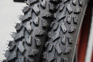 Pneu de vélo pliable KB102 KUMA en caoutchouc naturel durable à motif de blocs, avec bande de roulement à crampons noirs, pour usage urbain, VTT et vélos pliants - Product Image 5