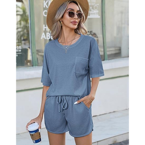 Ensemble de salon en tricot 2 pièces pour femmes, bleu uni, haut à col rond à manches courtes avec poche, short assorti, vêtements décontractés pour le printemps et l'été - Product Image 2