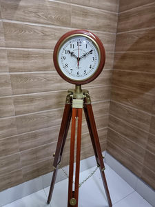 นาฬิกาไม้ทรงกลมแบบโบราณตั้งพื้นนาฬิกาพร้อมขาตั้งสไตล์โรมันที่เป็นเอกลักษณ์สำหรับห้องโถงห้องนั่งเล่นบ้านและของตกแต่งสำนักงาน - Product Image 3