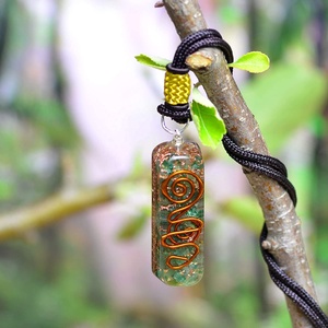 สร้อยคอหยกสีเขียวจี้คริสตัลบำบัดพลอยธรรมชาติ - Product Image 2