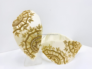 Diadema Acolchada Hecha a Mano para Mujer, Accesorio de Pelo Nupcial de Lujo con Bordado Zari Dorado, Moda de Boutique para Bodas, Venta al por Mayor - Product Image 3