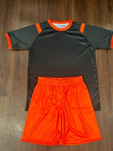 ชุดฟุตบอลสำหรับฝึกซ้อมแบบ OEM พร้อมจำหน่าย รุ่นใหม่ล่าสุด พิมพ์ลายตามสั่ง พร้อมโลโก้แบบกำหนดเอง - Product Image 4