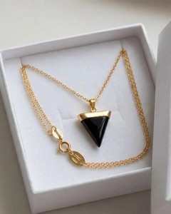 Collier pendentif triangle en obsidienne noire, bijoux minimalistes en or pour la protection, pierre précieuse naturelle, cadeau pour femmes - Product Image 2