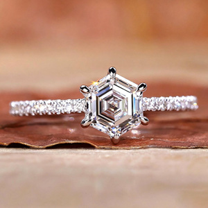 แหวนเพชรทรงหกเหลี่ยมหรูหราพรีเมียม ฝังเพชรแล็บโกรว์ 14K 18K ทองคำแท้สั่งทำพิเศษ เพชร VVS แหวนหมั้นเพชรสร้างในห้องแล็บ - Product Image 1