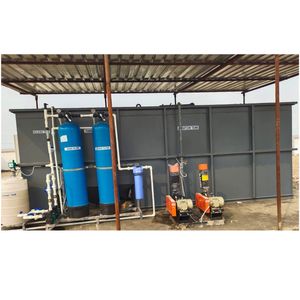 Station d'épuration modulaire (SEV) avec filtres à sable et à charbon, pompe et réservoir de stockage, capacité de 100 m³/jour - Product Image 1