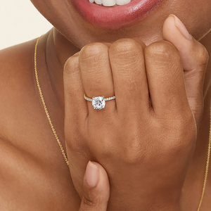 Anillo de compromiso de diamante solitario pavé con halo oculto - Product Image 4
