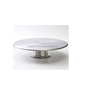 Soporte de aluminio moderno para tartas con líneas elegantes, ideal para diseños de cocina de lujo utilizados en fotografía de postres con estilo - Product Image 5