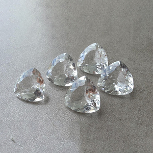 คริสตัลควอตซ์ธรรมชาติทรงสามเหลี่ยมเจียระไนแบบเหลี่ยมเพชรพลอย  ขายส่งทุกขนาด - Product Image 6