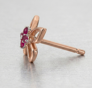 Boucles d'oreilles clous en argent 925 couleur or rose, motif floral, serties pavé imitation rubis taille ovale, bijoux d'oreille pour femme - Product Image 1