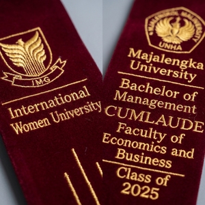 Écharpe de remise de diplôme personnalisée, écharpe de félicitations brodée en satin de polyester pour les cérémonies de lycée et d'université - Product Image 5