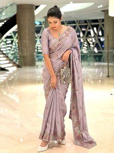 Elegante sari de seda color lavanda con borde bordado y blusa para mujer, ropa tradicional india para bodas. - Product Image 4