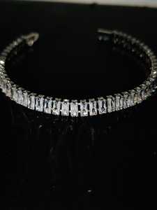 Pulsera de tenis de lujo estilo Hip Hop de plata de ley 925 con incrustaciones de moissanita VVS de corte baguette brillante para mujer - Product Image 2