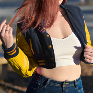 Veste courte universitaire pour femme, style Letterman, noir et jaune, avec manches en similicuir, vêtement d'extérieur décontracté, mode féminine - Product Image 1