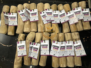 Palo masticable de madera de café Natural 100% de alta calidad para perros, juguete sostenible para perros, buen precio para sus mascotas de Vietnam - Product Image 2