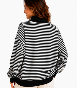 Sudadera Premium Personalizada para Mujer con Cuello Alto, Hecha de 100% Algodón, con un Tacto Ligero y Comodidad Transpirable - Product Image 3