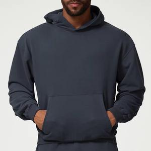 Sweat à capuche d'entraînement professionnel – Équipement sportif durable et ajustement sécurisé - Product Image 3