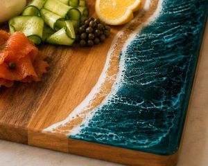 Planche à charcuterie ronde en bois naturel et résine, épaisseur 1,5 cm, avec poignée, passe au lave-vaisselle, pour restaurants, hôtels, cafés, maison - Product Image 2