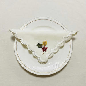 Serviette de table carrée classique en lin brodée sur mesure, bord festonné, pour événements à domicile, avion, mariage - Product Image 4