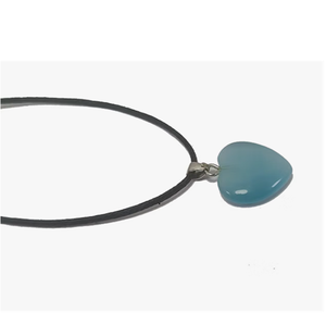 Collier pendentif cœur en pierre précieuse Monalisa bleu aqua, avec cordon en cuir noir réglable, bijoux de type choker, vente en gros - Product Image 1