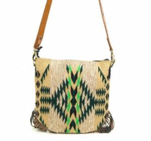 Bolso de Hombro Estilo Hobo con Flecos de Cuero y Lana, Diseño Suroeste para Mujer |   Bolso Bandolera Estilo Boho Hecho a Mano |   India Export Plus - Product Image 4